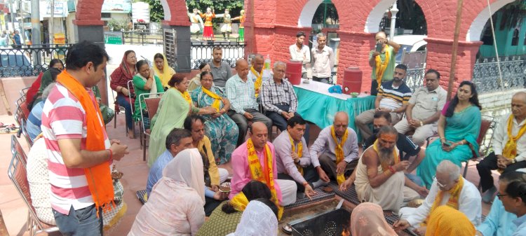 ऐतिहासिक पक्का तालाब के प्राचीन मंदिर में शिवलिंग की प्राण प्रतिष्ठा हुई....