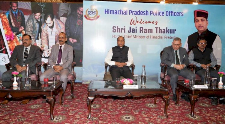 मुख्यमंत्री ने पुलिस अधिकारियों के वर्दी भत्ते में की वृद्धि की घोषणा वार्षिक वर्दी भत्ता 3675 रुपये से बढ़ाकर 15,000 रुपये किया