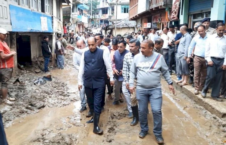 मुख्यमंत्री ने बाढ़ प्रभावित थुनाग क्षेत्र का दौरा कर राहत कार्यो में तेजी लाने के निर्देश दिए