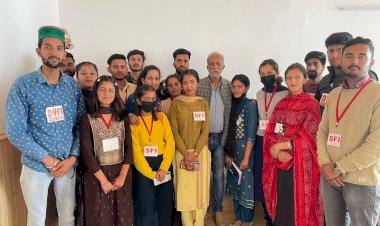 छात्रों व युवाओं की मांगों को लेकर एसएफआई व नौजवान सभा ने विधायक राकेश सिंघा को सौंपा ज्ञापन