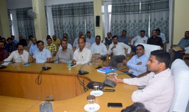 चुनाव व्यय निगरानी सेल के प्रभारियों को नाहन में दिया गया प्रशिक्षण स्वतंत्र और निष्पक्ष चुनाव संचालन प्रक्रिया सुनिश्चित करें अधिकारी-महेश यादव