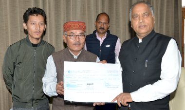 द दलाईलामा ट्रस्ट द्वारा मुख्यमंत्री राहत कोष के लिए अंशदान