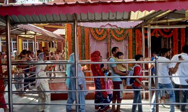 आश्विन नवरात्र के पहले दिन मां के जयकारों से गूंजा मां बाला सुंदरी मंदिर त्रिलोकपुर