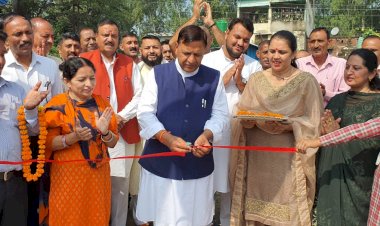 विद्यार्थी देश का भविष्य    डा. राजीव बिन्दल ने     प्राथमिक पाठशालाओं की खंड स्तरीय प्रतियोगिता का शुभारंभ