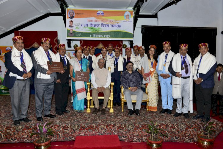 शिक्षक दिवस पर 15 शिक्षक राज्य पुरस्कार से सम्मानित