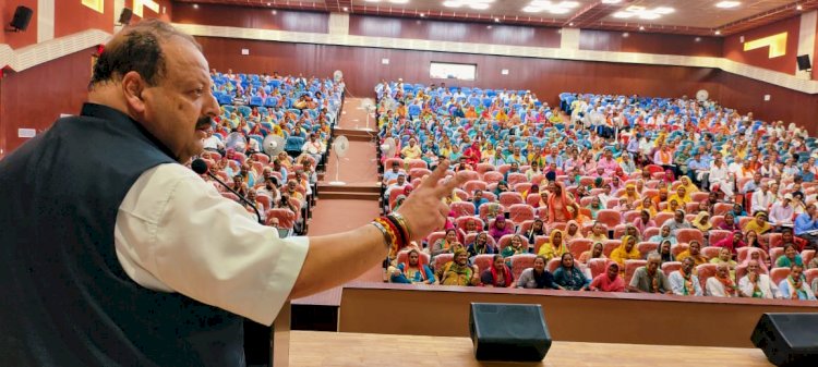 तू तड़ाक से बात करने वाले अग्निहोत्री न करें सम्मान की बातें: देवेन्द्र सिंह राणा ,सेह चुनाव प्रभारी भाजपा देवेन्द्र सिंह राणा बोले, खुद को वीरभद्र सिंह से बड़ा नेता समझते हैं मुकेश अग्निहोत्री