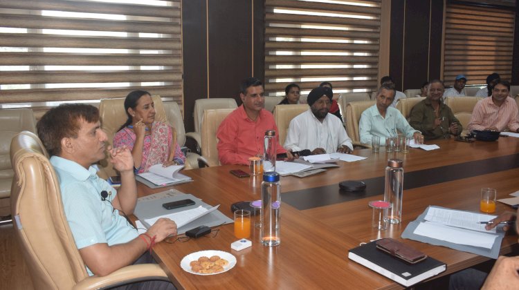 अल्पसंख्यक वर्ग के लिए चलाई जा रही योजनाओं पर सभी विभाग गंभीरता से करें कार्य - उपायुक्त