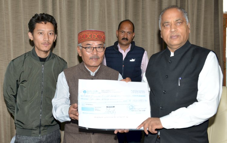 द दलाईलामा ट्रस्ट द्वारा मुख्यमंत्री राहत कोष के लिए अंशदान