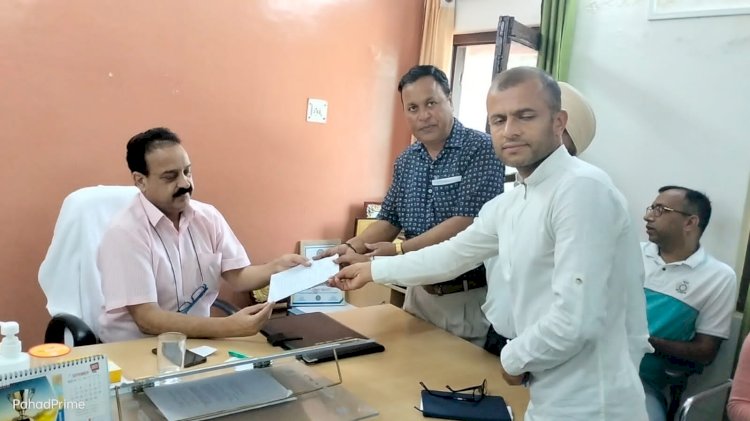 मेडिकल कॉलेज को लेकर आप ने सौंपा ज्ञापन