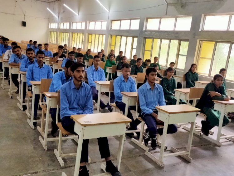 नाहन के आईटीआई व महिमा पुस्तकालय में युवाओं को मतदान बारे किया जागरूक