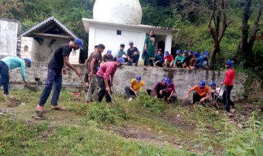 वासनी स्कूल के स्वयंसेवियों ने संवारे जल स्रोत व रास्ते