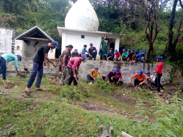 वासनी स्कूल के स्वयंसेवियों ने संवारे जल स्रोत व रास्ते