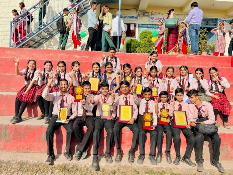 करियर अकादमी स्कूल के 12 छात्र-छात्राओं ने अलग - अलग गतिविधियों मे अपना प्रदर्शन दिखाया