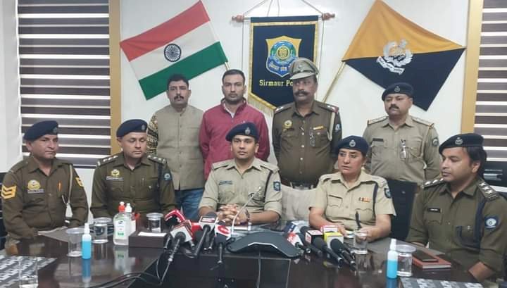 प्रेम प्रसंग ने ली माँ-बेटे की जान, पड़ोसी निकला कातिल पुलिस द्वारा गठित एसआईटी ने गांव के ही 32 वर्षीय आरोपी को गिरफ्तार
