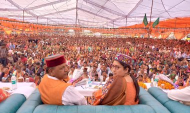 कांग्रेस का नेतृत्व पाप का घड़ा लेकर देश में घूम रहा  स्मृति ईरानी