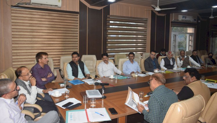 पर्यरिटर्निंग अधिकारियों को उपलब्ध करवाए हैं 22500 पोस्टल बैलेट वेक्षकों ने नोडल अधिकारियों के साथ की बैठक