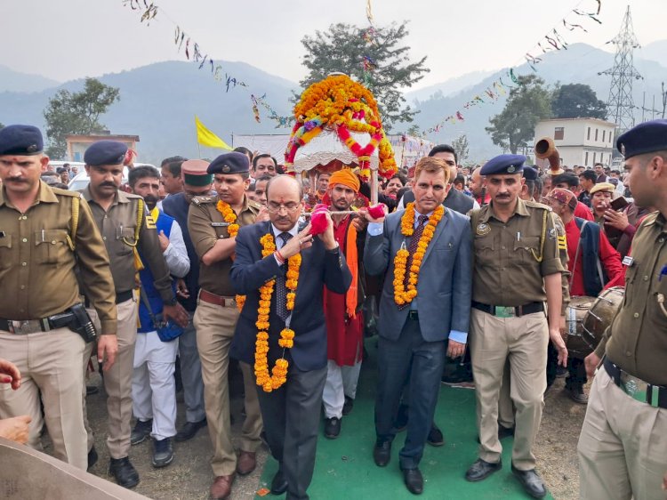 अंतरराष्ट्रीय रेणुका मेले का शुभारंभ मुख्य सचिव आर.डी. धीमान भगवान परशुराम की शोभायात्रा में हुए शामिल