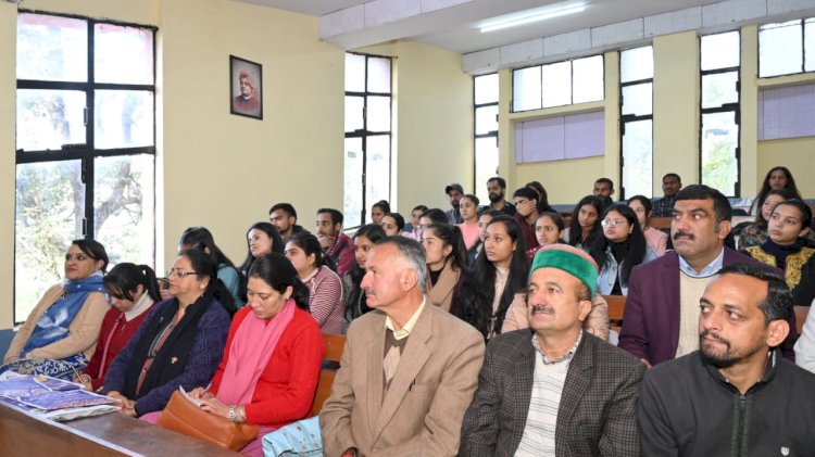 स्वाधीनता सेनानियों से प्रेरणाओं का अमृत विषय पर संगोष्ठी आयोजित