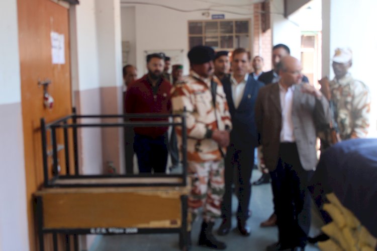 मुख्य निर्वाचन अधिकारी ने संगड़ाह और शिलाई में स्ट्रांग रूम का किया निरीक्षण