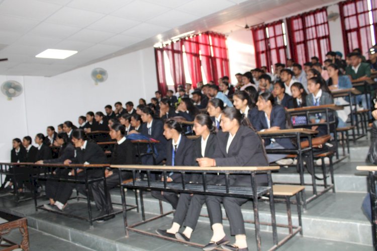 लॉ की डिग्री के बाद डिफेंस क्षेत्र में भी उज्ज्वल करियर: आईपीएस अशोक तिवारी -हिमालयन लॉ कॉलेज में विशेष कार्यक्रम आयोजित