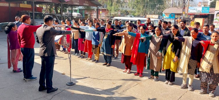 डीसी ने पढ़ी भारत के संविधान की उद्देशिका