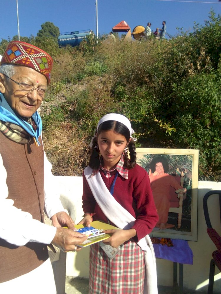 निहोग उच्च विद्यालय में बाल विकास पर कार्यक्रम ,साई समिति ने छात्र नवाजे