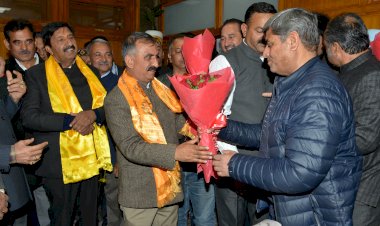हिमाचल प्रदेश के अधिकारियों व कर्मचारियों ने मुख्यमंत्री का स्वागत किया