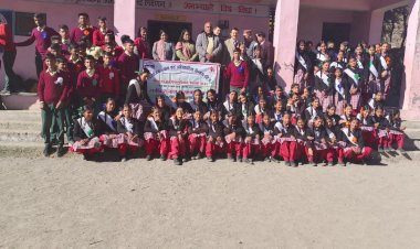 स्कुली छात्राओं बताया गुड टच बेड टच के बारे में  -जिला बाल संरक्षण इकाई ने किया जागरूकता शिविर