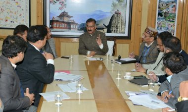 मुख्यमंत्री ने अधिकारियों को नवोन्मेषी विचारों के साथ जन-कल्याण सुनिश्चित करने के निर्देश दिए
