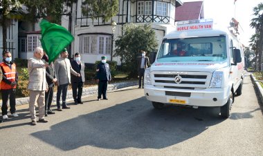 राज्यपाल ने मोबाइल हेल्थ वैन को हरी झंडी दिखाकर रवाना किया