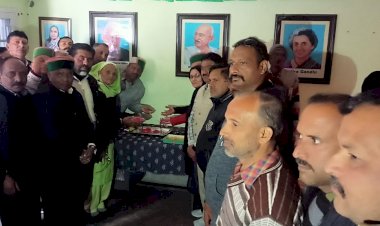 भाजपा की गलत नीतियों का विरोध करे: परमार  -कांग्रेस का स्थापना दिवस मनाया