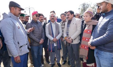 मुख्यमंत्री ने रविंदर ठाकुर द्वारा रचित गीत जारी किया