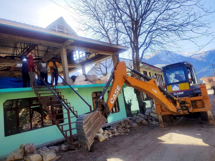 लोक निर्माण विभाग ने करच्छम-सांगला-छितकुल सड़क पर अवैध कब्जों को हटाने का कार्य किया शुरू