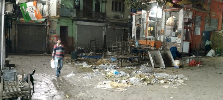 90 फ़ीसदी दुकानदार खुले में कचरा फैंक रहे है बाजार में -ज्यादातर दुकानदार अपनी दुकानों में डस्बीन का नही करते प्रयोग
