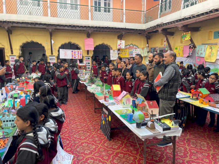 ए.वी.एन. स्कूल में छात्रों ने वि‍ज्ञान मॉडल के जरिए समझाया आम जीवन में वि‍ज्ञान का महत्व