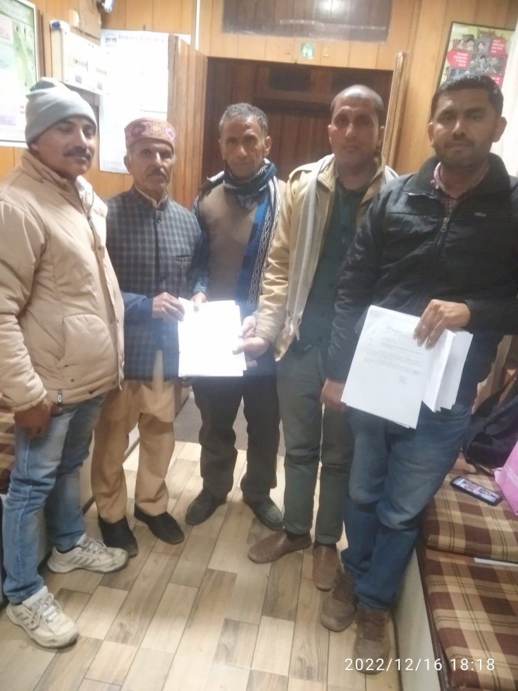 अवैध खनन के खिलाफ बनौर पंचायत का प्रतिनिधिमंडल डीसी सिरमौर से मिला