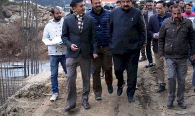 उप-मुख्यमंत्री ने निर्माणाधीन बस डिपो तथा अंतर्राज्यीय बस अड्डा धर्मशाला व मैकलोडगंज का निरीक्षण किया