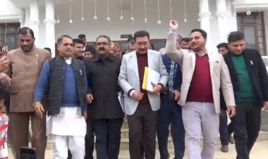 शीत सत्र के तीसरे व अंतिम दिन  राज्यपाल के अभिभाषण पर धन्यवाद प्रस्ताव पर चर्चा में बोलने का अवसर नहीं देने पर विपक्ष ने सदन से वाकआउट कर दिया।