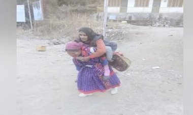 सड़क सुविधा न होने के चलते मरीजों को पीठ पर उठाकर मीलों सफर करने को मजबूर ग्रामीण