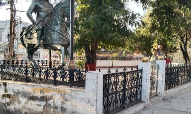 माल रोड पर लाखों रुपए खर्च करके बनाए गए महाराणा प्रताप पार्क में पड़ी दरारें आज तक नहीं भरी   - नगर परिषद ने 6 महीने लगा रखा है पार्क  के गेट पर ताला