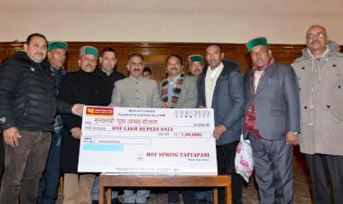 मुख्यमंत्री सुखाश्रय सहायता कोष के लिए एक लाख रुपये की राशि भेंट