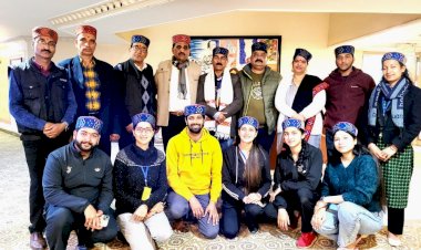 मांडव्य कला मंच के कलाकारों को  द अशोक -सम्राट होटल दिल्ली में सम्मानित किया