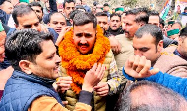 लोक निर्माण तथा युवा सेवाएं एवं खेल मंत्री विक्रमादित्य सिंह का शिमला ग्रामीण की जनता ने किया अभिनंदन मंत्री आपके द्वार कार्यक्रम के माध्यम से होगा जन समस्याओं का निवारण