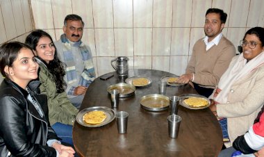 --सरलता और सहजता की मिसाल हैं ठाकुर सुखविंदर सिंह सुक्खू  आम आदमी के बीच वक्त बिताना आज भी उनकी दिनचर्या मे शुमार