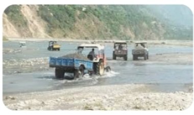 अवैध खनन में लगे तीन ट्रैक्टरों पर कारवाई करते हुए 48,770 का जुर्माना वसूला