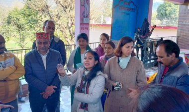 डीसी ने डायरिया प्रभावित गांव बलाहर और भडवाल में पूछा लोगों का हाल