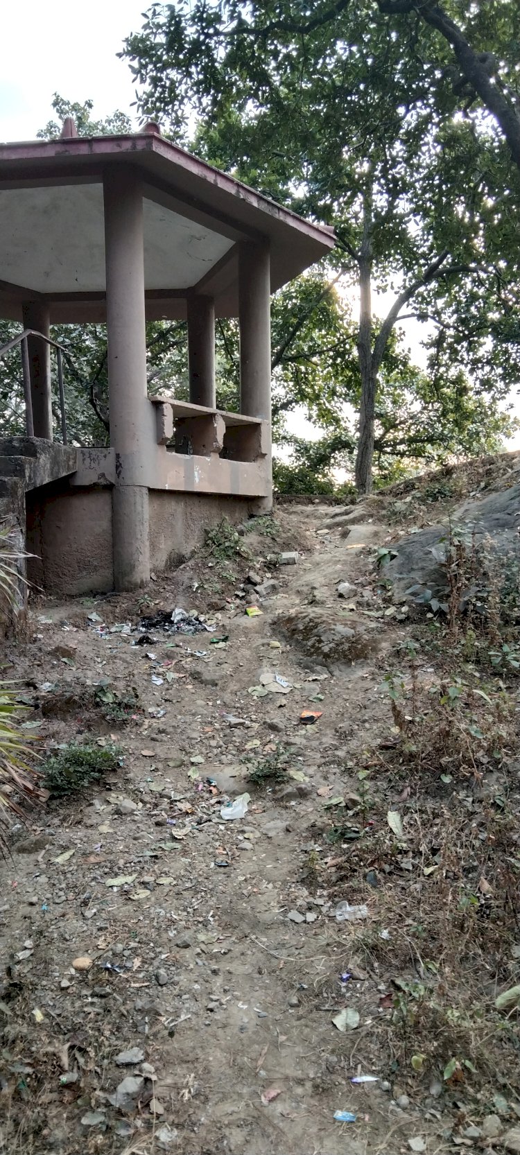 ऐतिहासिक विला राउंड भी नप की अनदेखी का शिकार  -सेर पर आने कुछ लोग फैला रहें है गंदगी