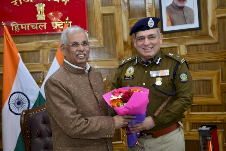 पुलिस महानिदेशक ने राज्यपाल से भेंट की