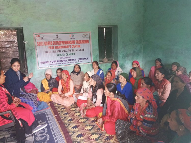 महिलाओं को स्वरोजगार के  लिए पाइन हैंडी क्राफ्ट सेंटर का शुभारम्भ