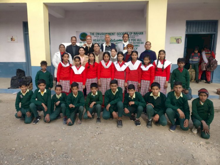 पर्यावरण समिति ने नौरंगाबाद उच्च विद्यालय में स्वच्छता जागरूकता पर कार्यक्रम आयोजित किया -विद्यालय को दी स्वच्छता किट